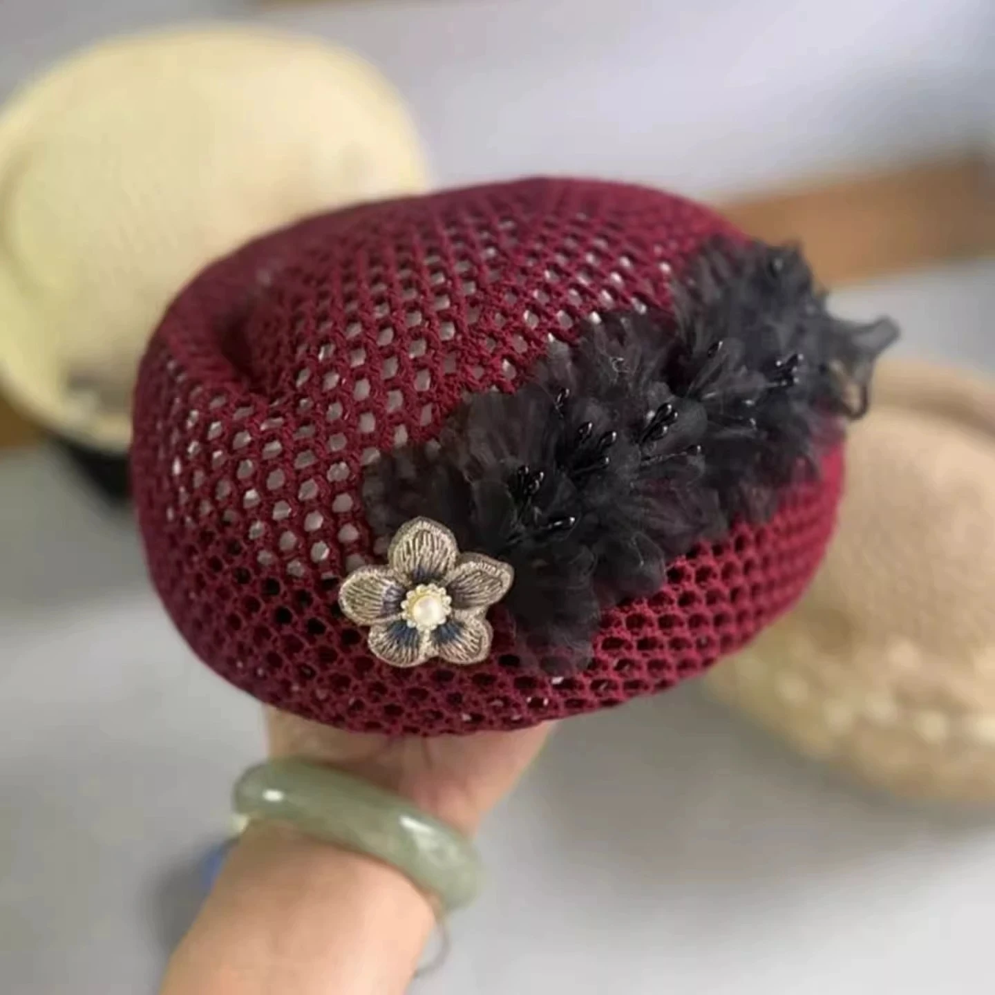 Elegante französische Blumen-Baskenmütze mit Aushöhlungen für Damen – Sommerliche koreanische Mode, süße, vielseitige Stewardess-Mütze, Künstlerhut – Detail 26