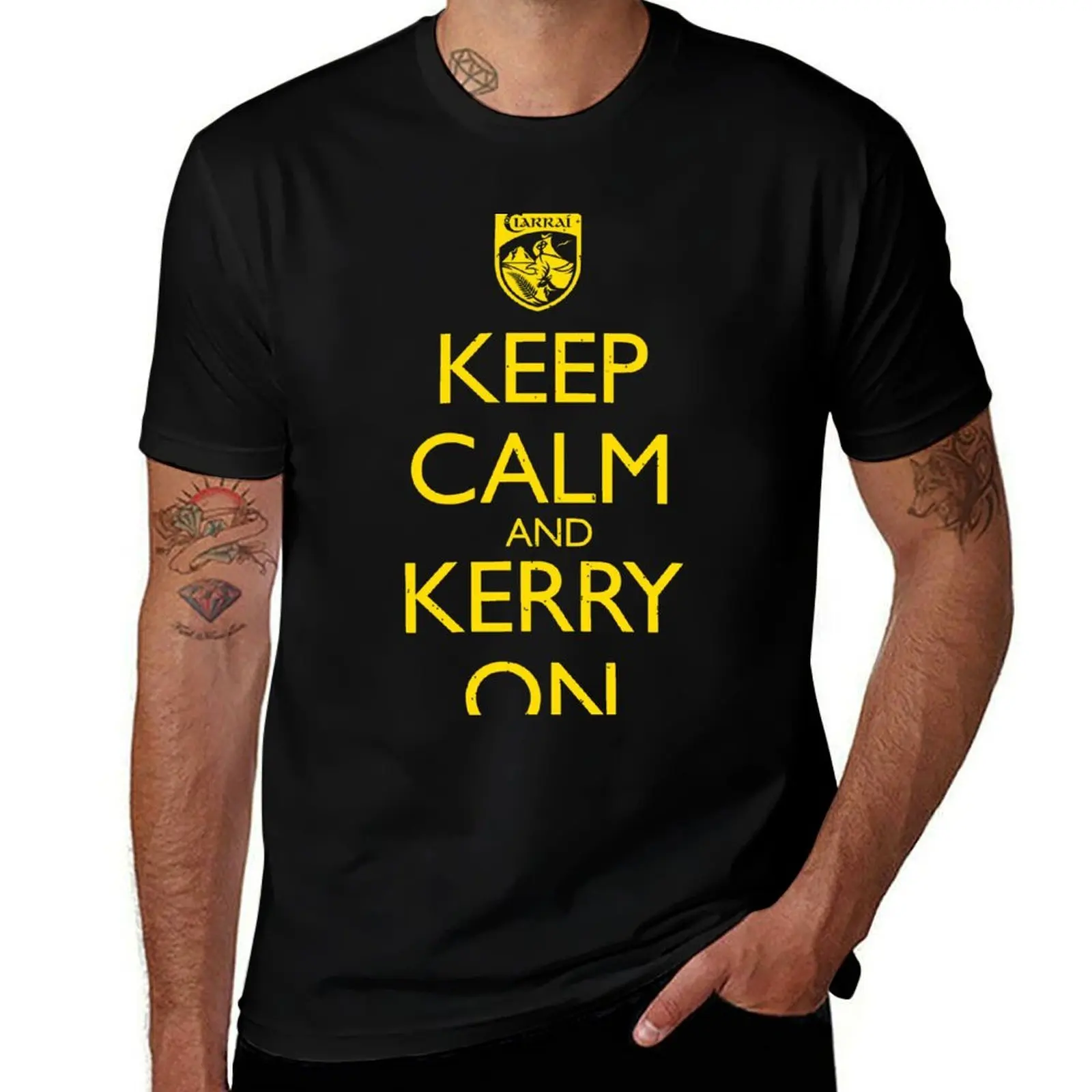 Футболка Keep Calm & Kerry On (grunge) простого однотонного цвета с круглым вырезом