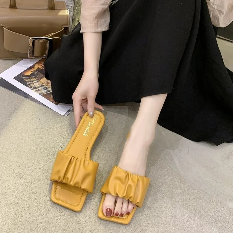 Flat Heel Slippers Women's New Summer 2024 Korean Comfort Outdoor Wear Fashion Pleated Sandals Ladies Square Head Beach Shoes