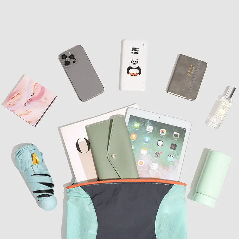 حقيبة ظهر جديدة ذات كتلة ألوان مقاومة للماء من النايلون بتصميم مربعات وجيوب متعددة وأشرطة قابلة للتعديل للتنقل اليومي والسفر في الهواء الطلق