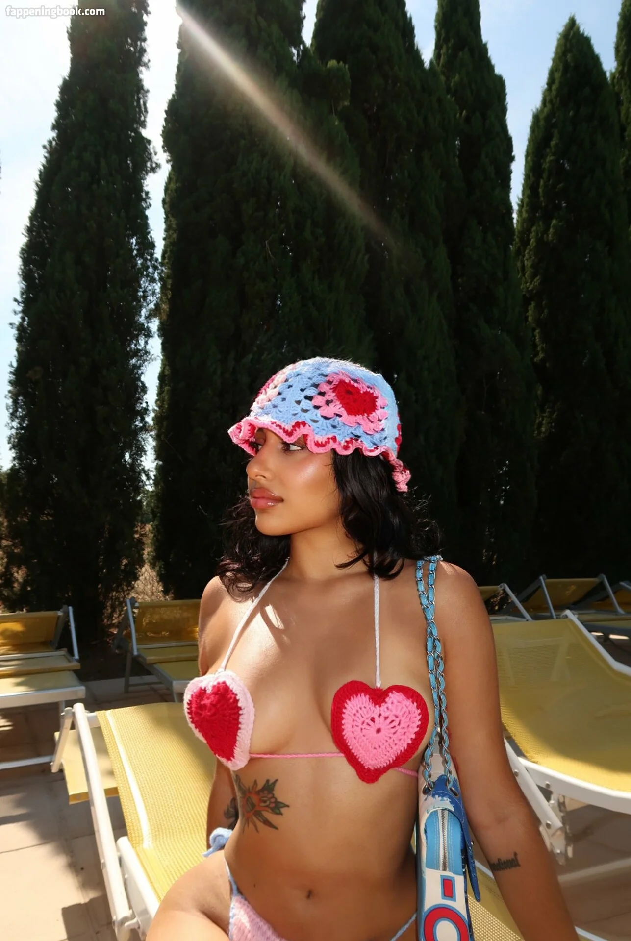 Red Pink Love Sweetheart Handmade Crochet Bathing Suit Sexy String Binini Set 3 pieces With Heart Bucket Hat Fashion Resort Wear