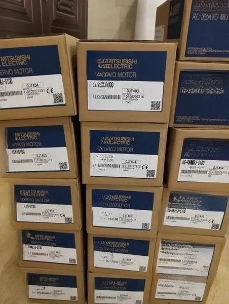 

Серводвигатель HC102T-SZ/HC102S-SZ/HC102BS-SZ-A42/A47 спот