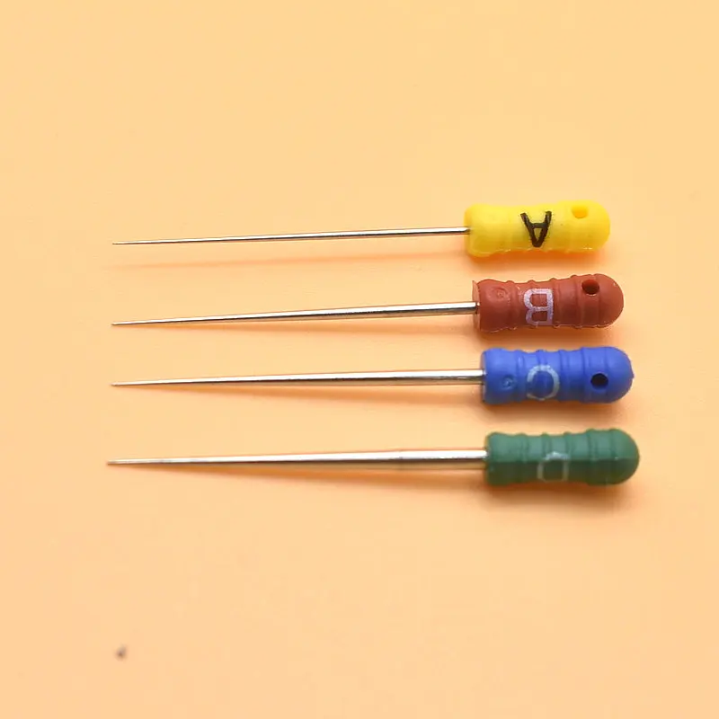 Dental 4 szt. Rozrzutnik palców Pilniki endodontyczne Kanał korzeniowy ze stali nierdzewnej Używany do czyszczenia korzeni Cor