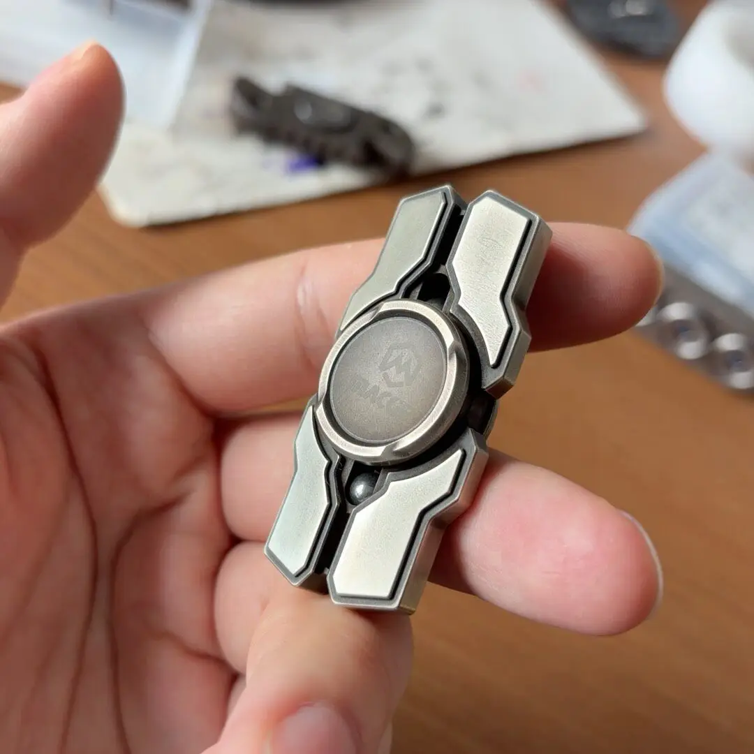 Used EDC MACKIE Holy Shield, with Original Box, Fingertip Gyro Edc White Copper Sprocket Fidget Spinner