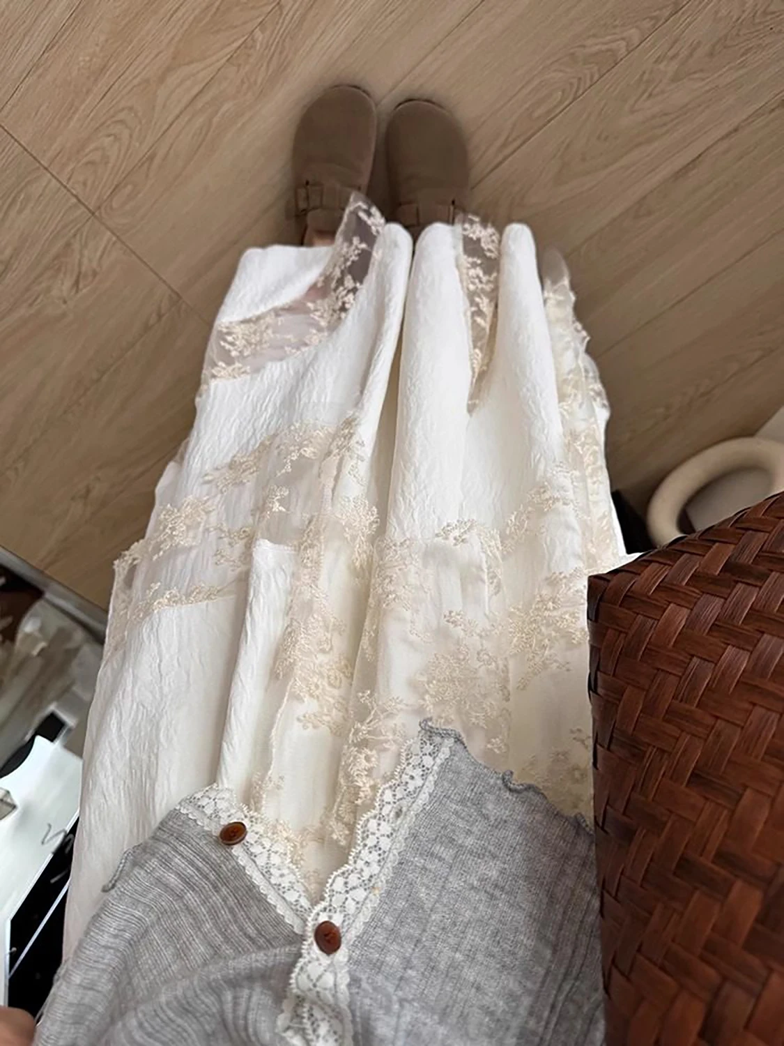 

Длинная женская юбка-полусолнце из кружева с вышивкой, новая весенняя коллекция, с сетчатыми вставками, асимметричная многоярусная юбка в корейском стиле для повседневной носки