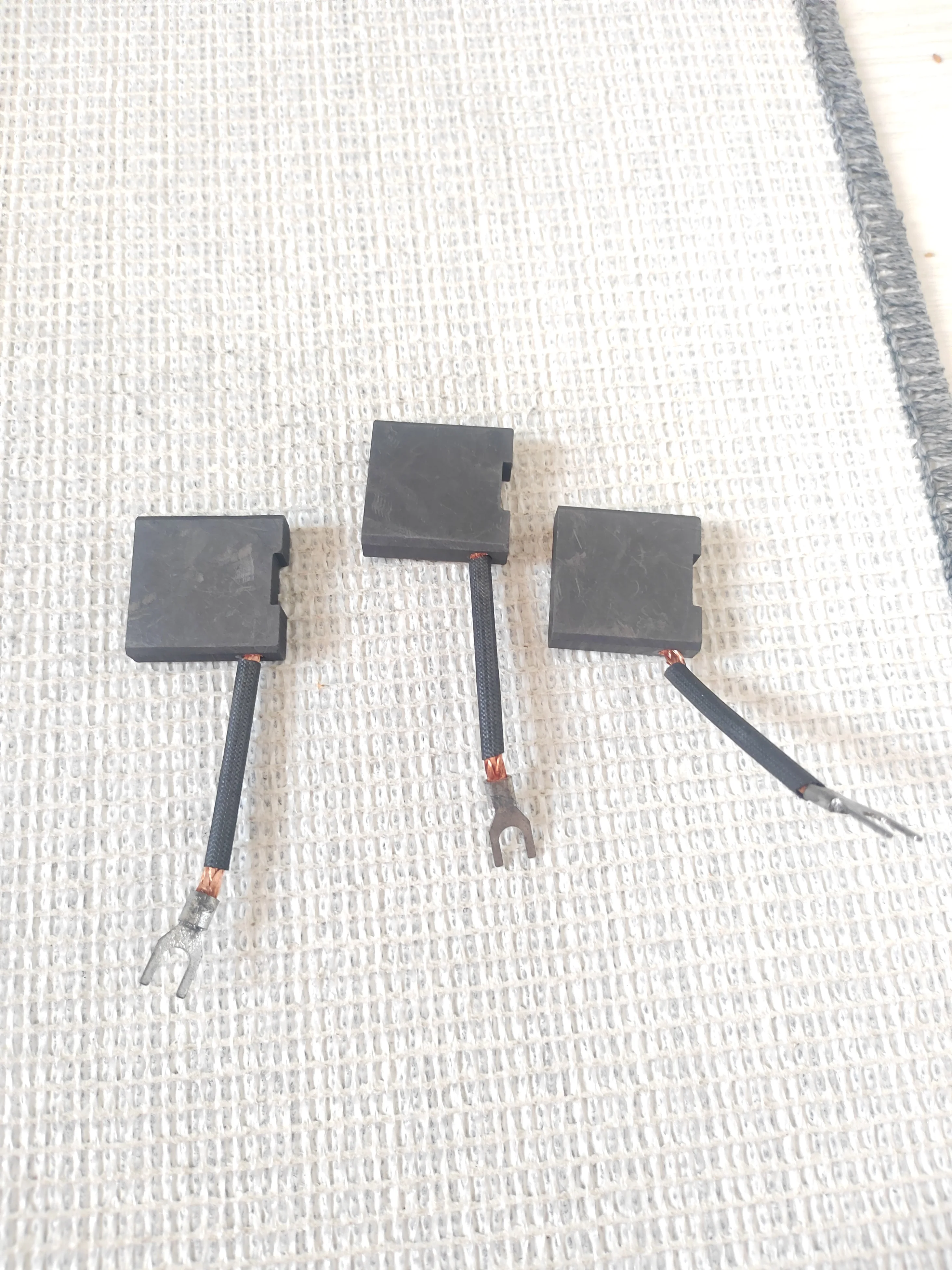 

3 шт., высокоуглеродистый материал D252, угольная щетка двигателя постоянного тока 9,5*32*32, универсальная износостойкая9,5X32X32