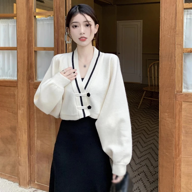 Women\'s Short Coat Knitted Long Sleeves Short Sweater Cardigan Chinese Style Contrast Colors Korean Version V Neck.