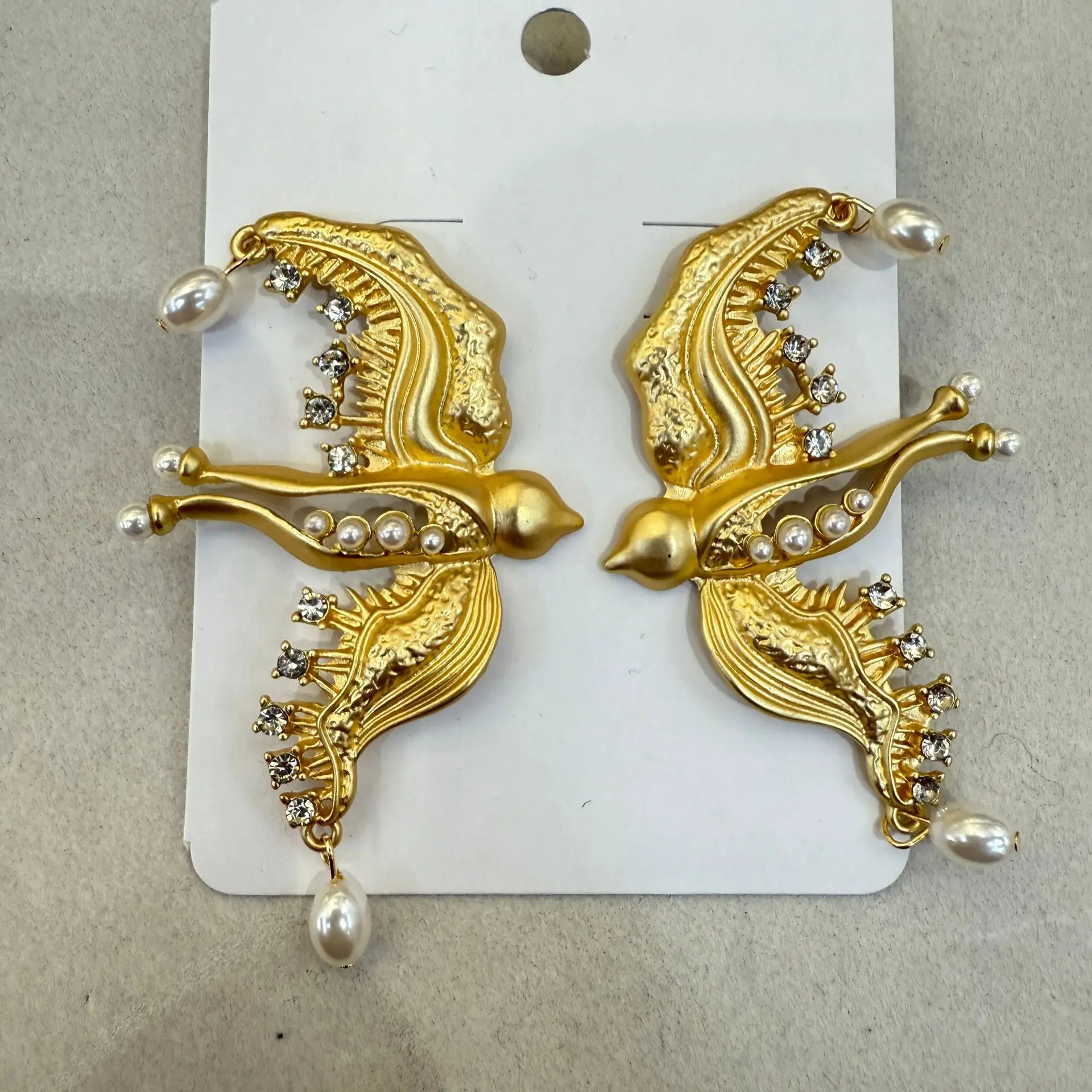French retro light luxury flash diamond pearl tassel peace pigeon flying bird earrings fashion temperament personality high sens