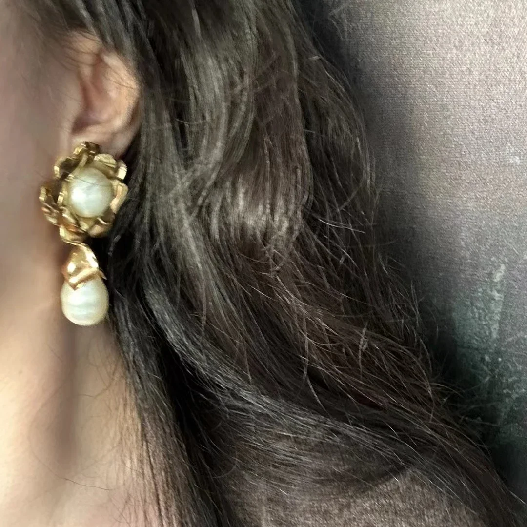 Vintage Luxury Top Quality Pearl Flower Earring Ear Clip Woman Designer European brand Jewelry