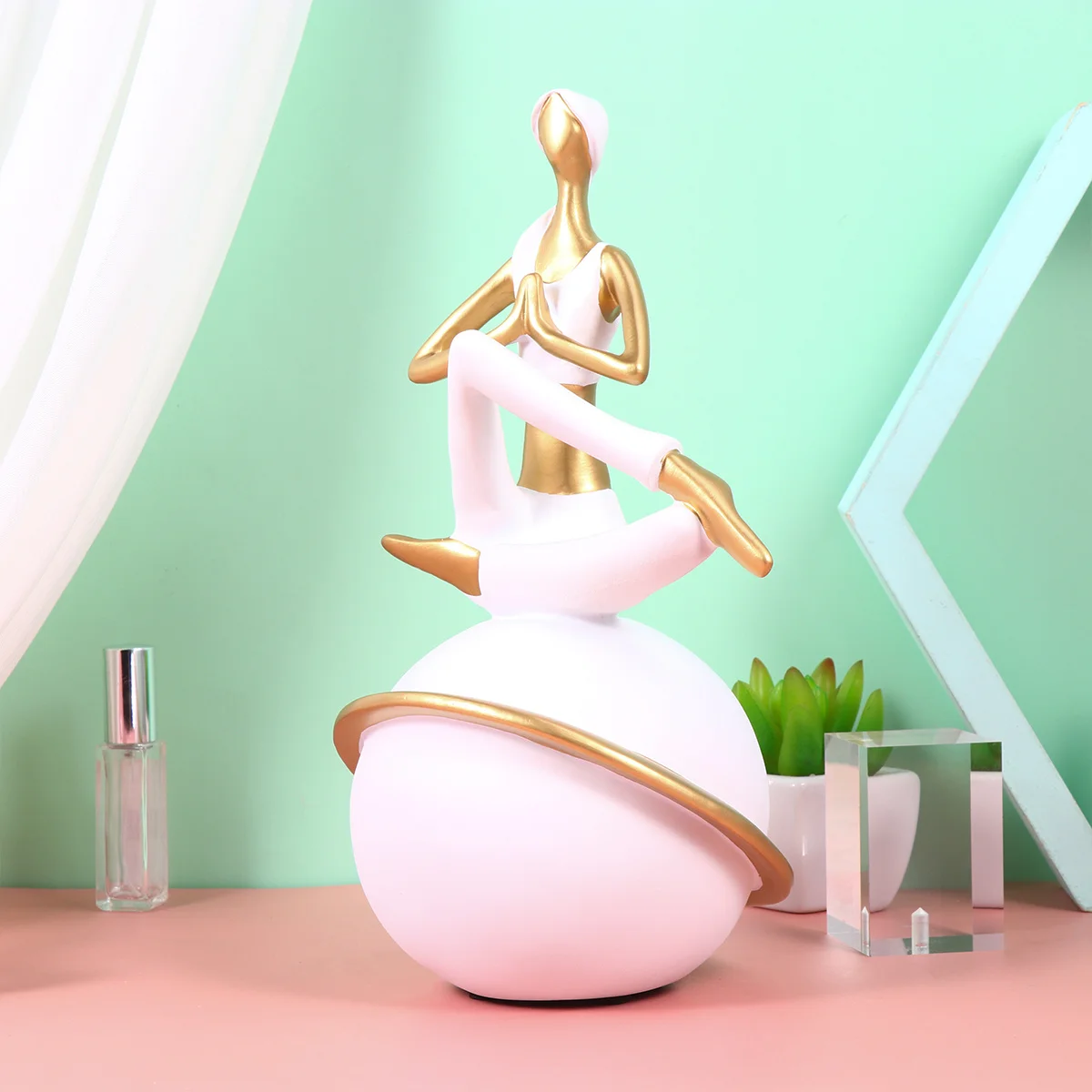 

Yoga Girl Decor White Resin Craft Creative Vintage Ornament for Home Office Bar Decoration Girl Desktop Ornament