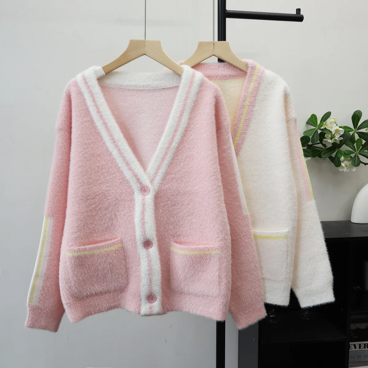 

Women Knitted Cardigan Sweaters Faux Mink Fur Jumpers Color Blocked Pocket V Neck Long Sleeve Single Breasted 2025 Autumn Winter