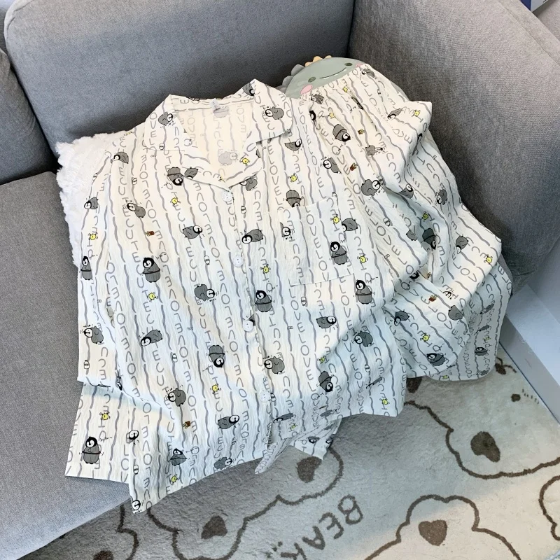 

Милый милый пингвин Kawaii с буквенным принтом, женские пижамы в полоску с лацканами и вырезом, новый пижамный комплект с героями мультфильмов, весенняя повседневная ночная рубашка 2025