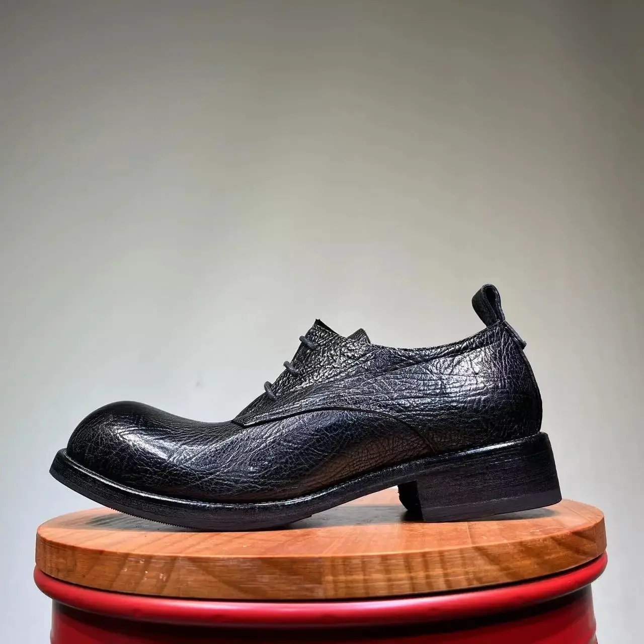 Hand-stitched Horse Leather Derby Shoes for Men with Unique Weave Pattern and Low-rise Style