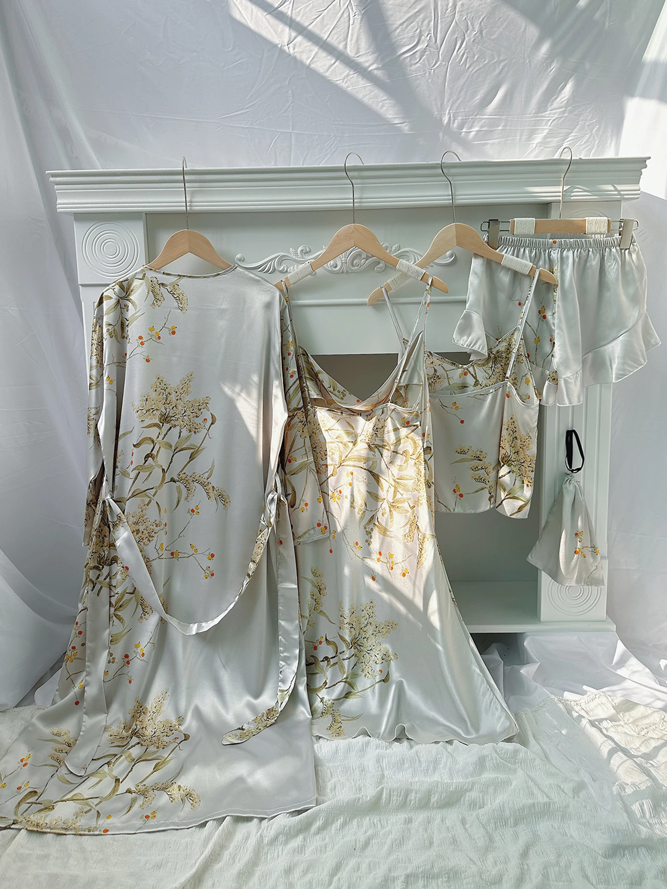 女性用エレガントな花柄プリント5点セット ラウンジウェア 快適で多用途なデイリーホームレジャーパジャマ ファッション