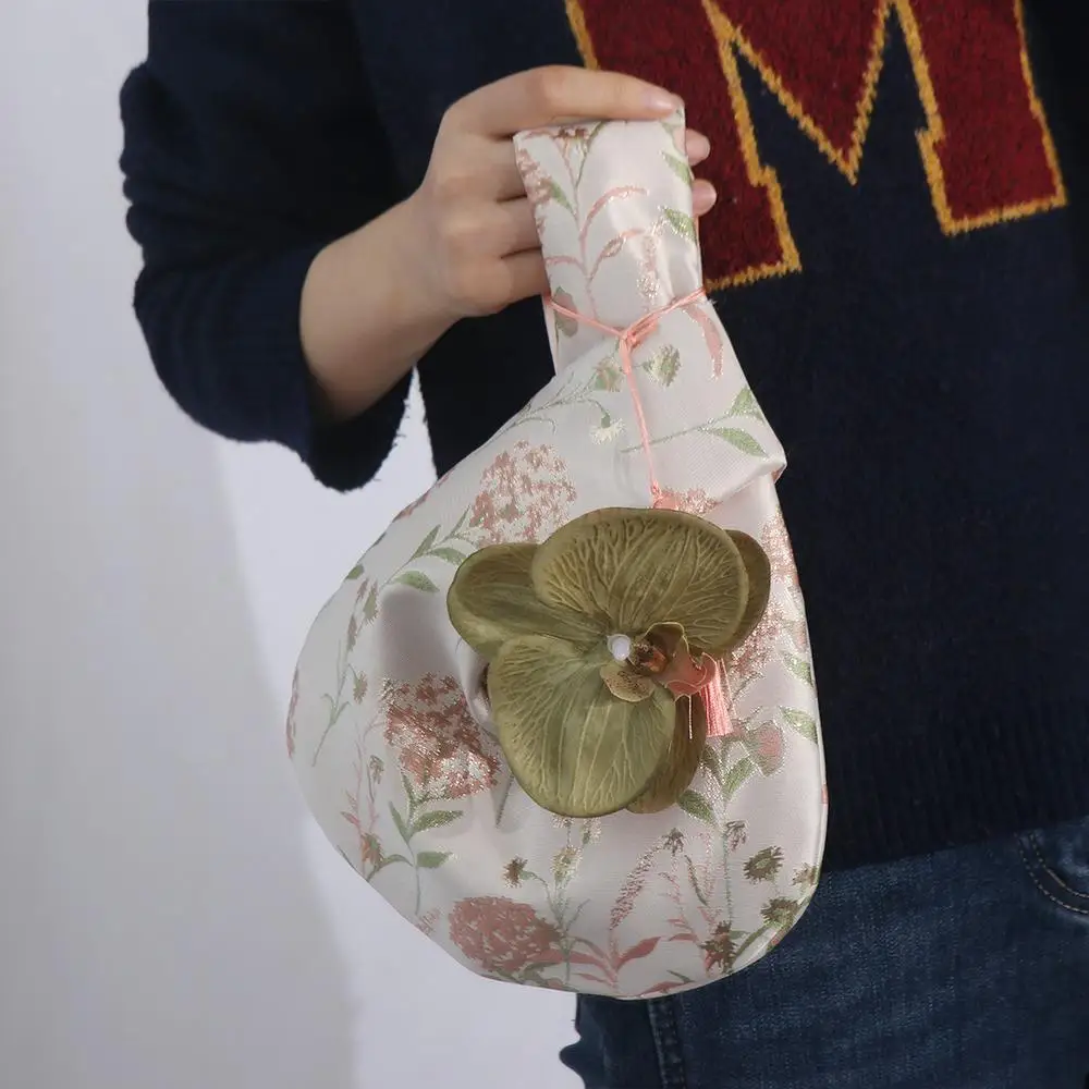 

Flower Pendant Temperament Cosmetic Bag New Chinese Style Handbag Small Item Pouch Tassel Knot Wrist Bag Cheongsam Accessories