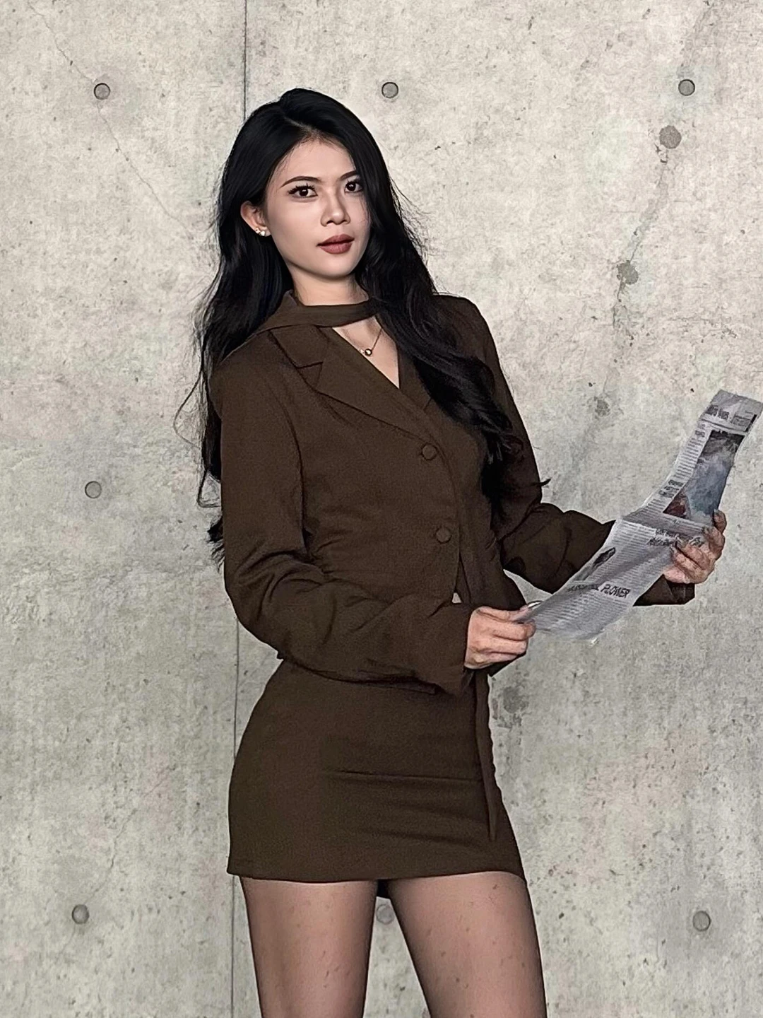 

Элегантный весенний новый костюм с длинными рукавами, пиджак с V-образным вырезом, юбка с поясом и завышенной талией, роскошный формальный комплект из двух предметов для женщин