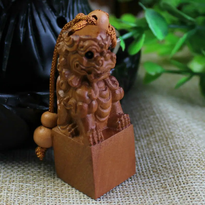 

Creative Handmade Wood Keychains Mahogany Products Carved Lion Keychain Car Key Rings Pendant Amulet Pendant Llaveros Porte Clef