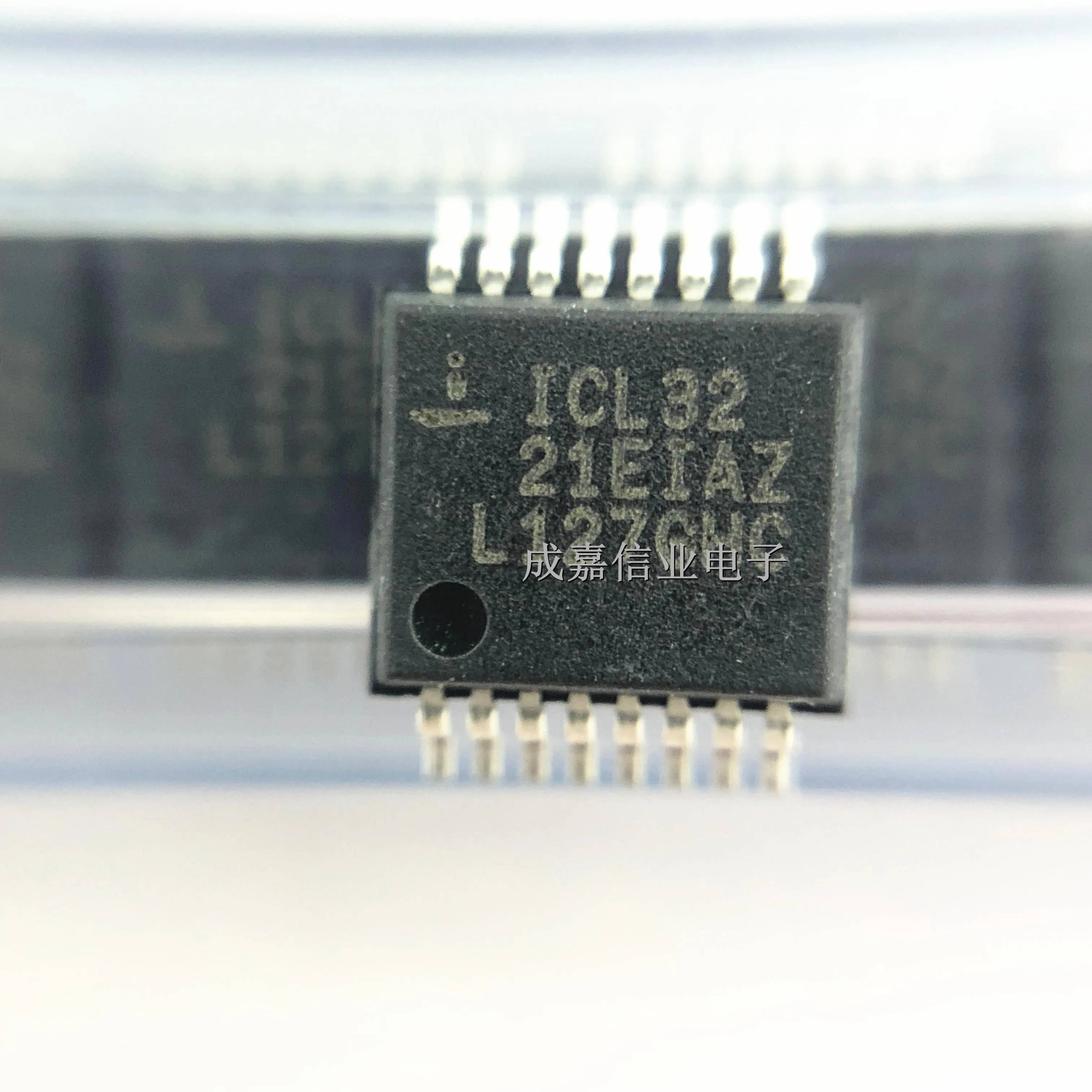 

10 шт./лот ICL3221EIAZ SSOP-16 Интерфейс RS-232 IC RS232 3 В 1D/1R 15 кВ Рабочая температура:- 40 C-+ 85 C