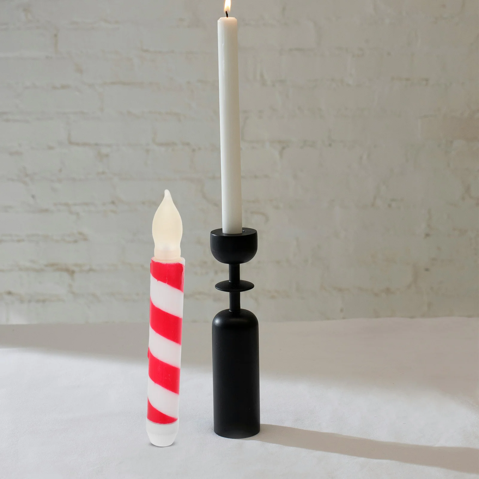 

6Pcs Powered Flameless Taper Candles LED Strip Design Safe Flickering Light Wedding Holiday Flameless Taper Candles