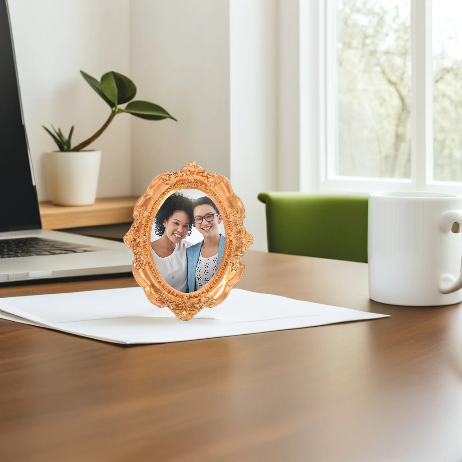 

3pcs Mini Photo Frame Retro Golden Resin Small Picture Frames Decorative Ornaments Home Gallery Walls Travel Display Prop