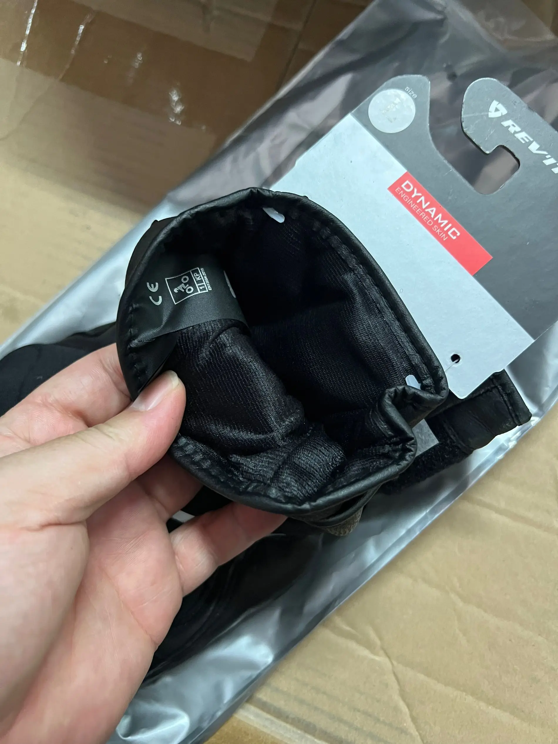 Рисунок 4 - Перчатки Revit Summit 2 H2O