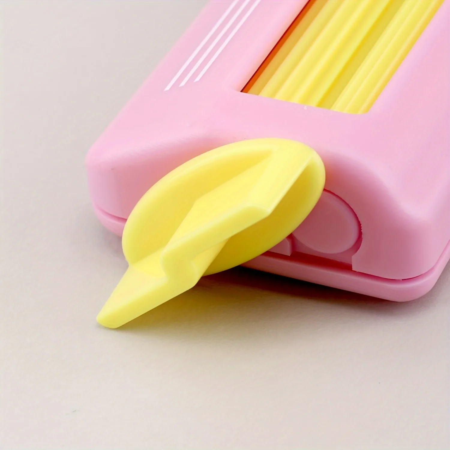 Stripe Pattern Plastic Embosser – Durable Crafting Roller for Enhanced Paper Textures, Back-to-School Projects & Stationery