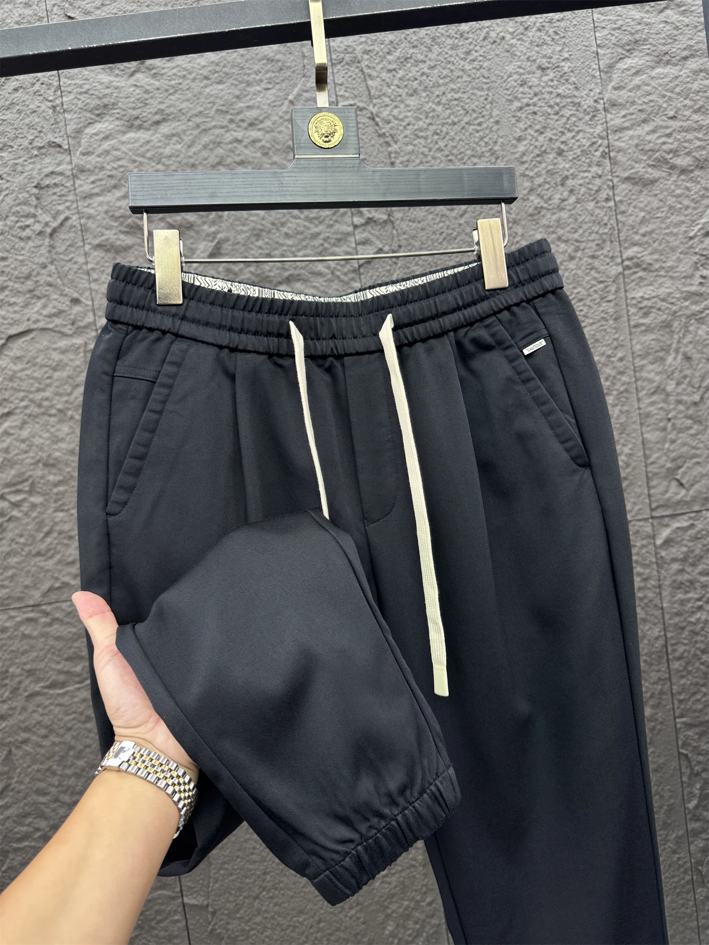 

Svip Sli маленькие черные брюки осенние мужские однотонные удобные облегающие повседневные брюки с манжетами зауженные брюки свободного покроя