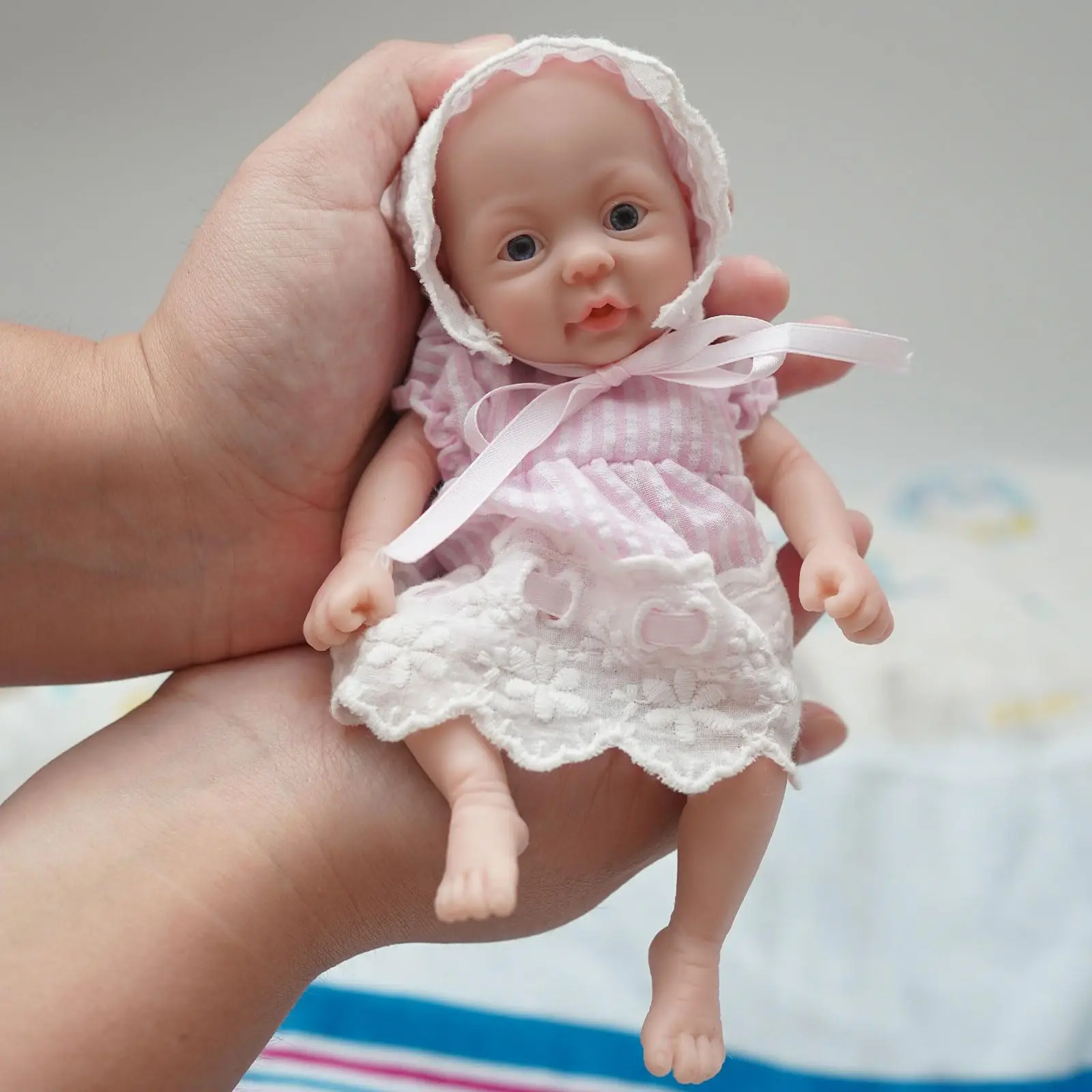 7 Zoll Mini Silikon Reborn Baby Puppe Ella Realistische Neugeborenen-Puppe für Halloween, Erntedankfest, Weihnachtsgeschenk – Detail 8