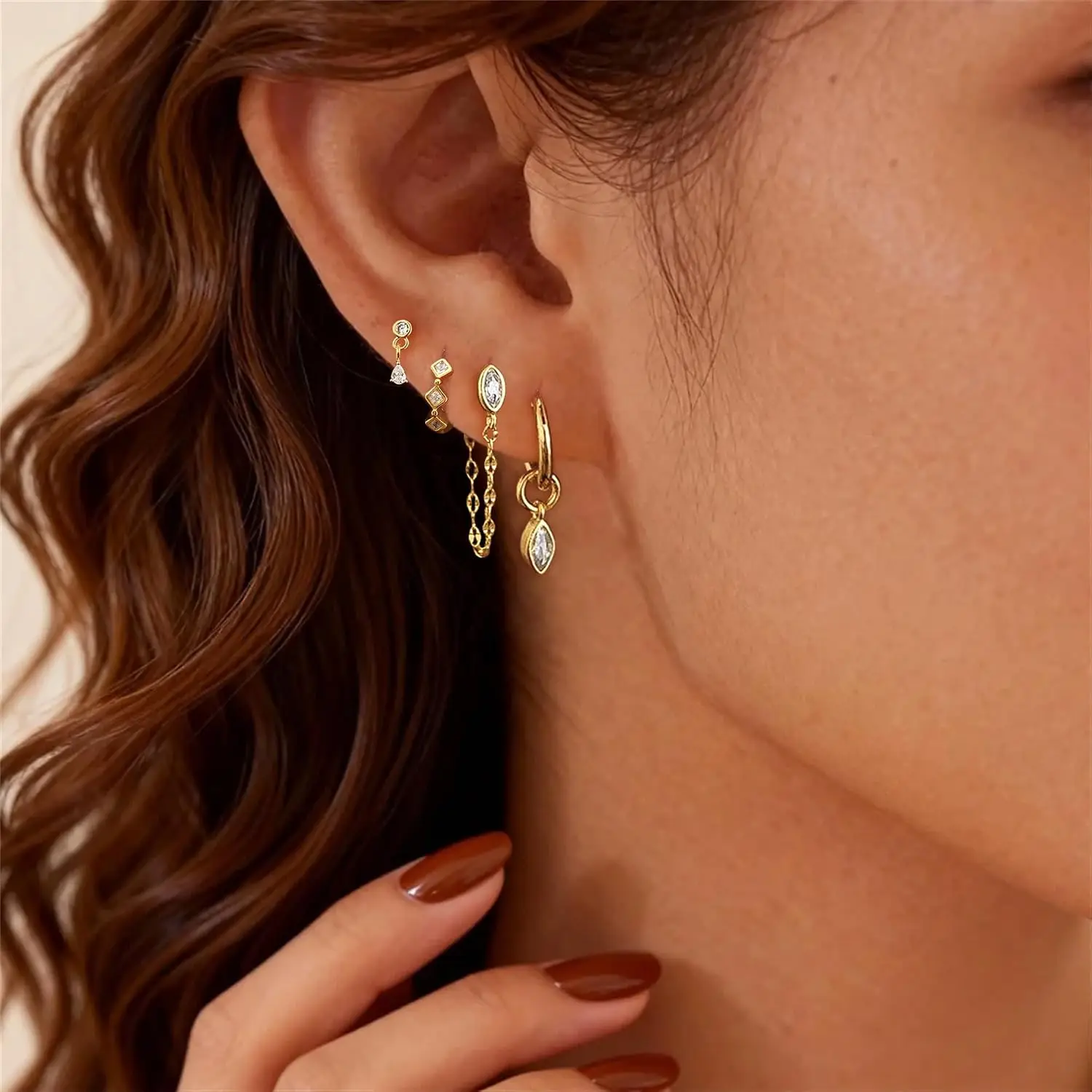 4-teiliges Ohrring-Set für Damen, Zierliche 14k Vergoldete Ketten-Ohrringe, Hypoallergene Huggie-Creolen, Hängende Tropfen-Ohrringe – Detail 2