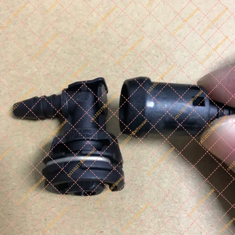 Auto Engine Spare Parts: Male Coolant Pipe Connector for Mercedes-Benz GLA200