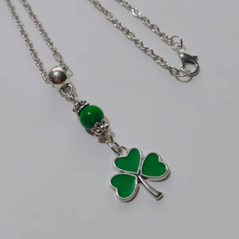 1 قطعة/الوحدة سبائك الأخضر 3-ورقة البرسيم الأيرلندية شامروك قلادة قلادة أقراط الأخضر مطرز عيد القديس باتريك هدية تذكارية