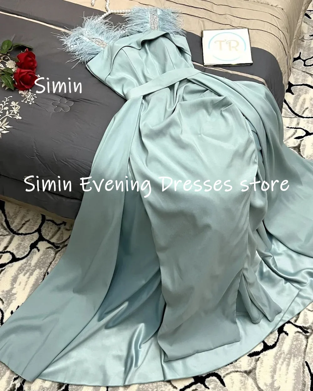 Simin-Satin حورية البحر فستان برقبة قارب مع ريش وكشكشة للنساء ، طول الأرض ، فستان رسمي للحفلات الراقصة ، فساتين حفلات سهرة أنيقة ، 2023