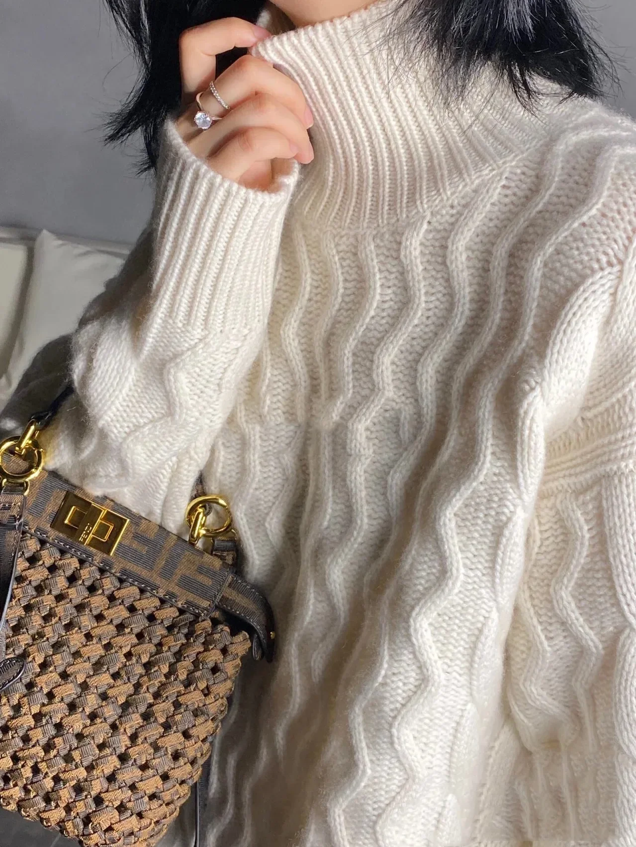 เสื้อสเวตเตอร์แคชเมียร์กึ่งคอเต่าขนาดบวกของผู้หญิงหนา Bottoming แฟชั่นโจ๊กเกอร์สําหรับฤดูใบไม้ร่วงและฤดูหนาว