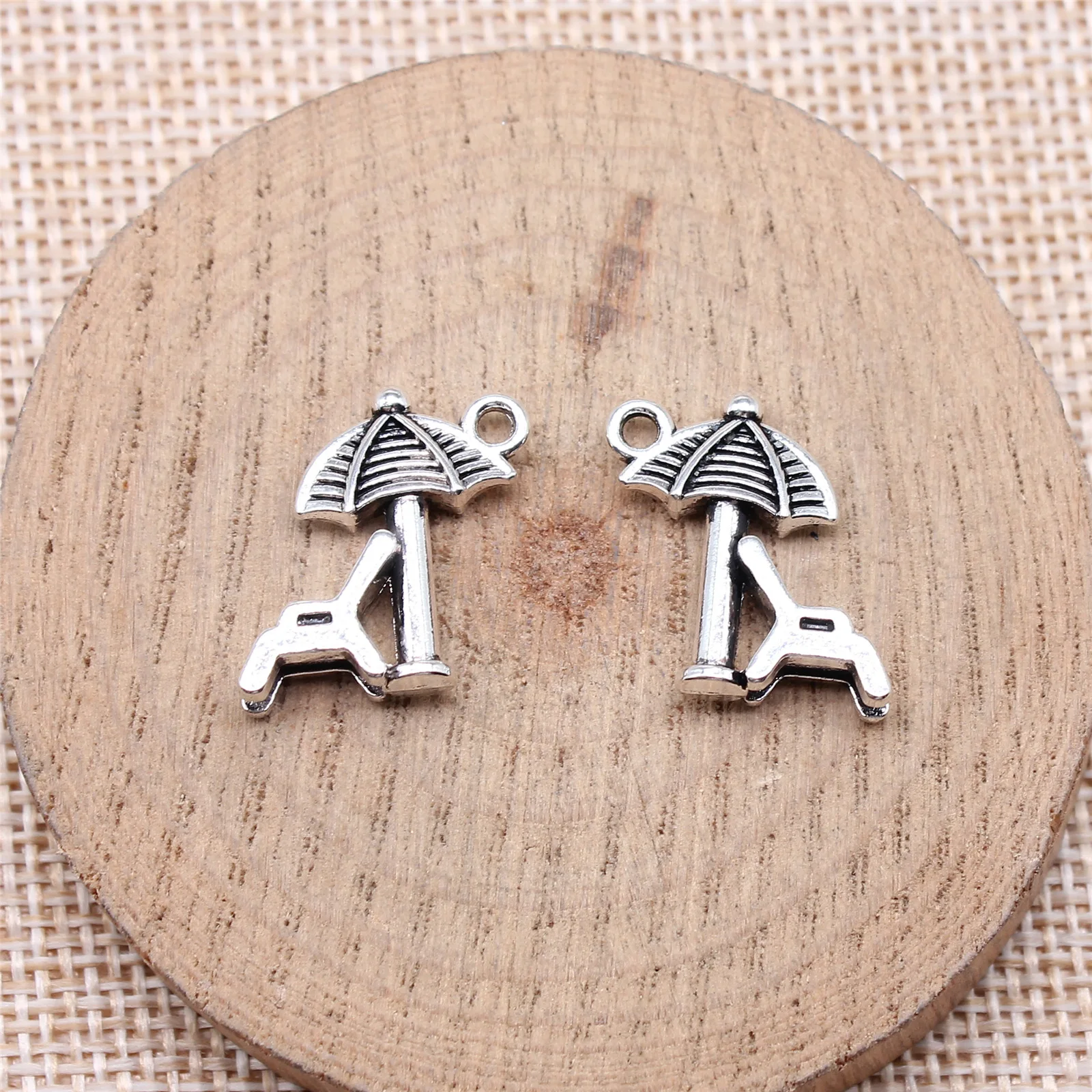 20 шт. подвесок-шармов в форме пляжного шезлонга, 18x19 мм (0,71x0,75 дюйма), цвет античное серебро, для изготовления ювелирных изделий своими руками