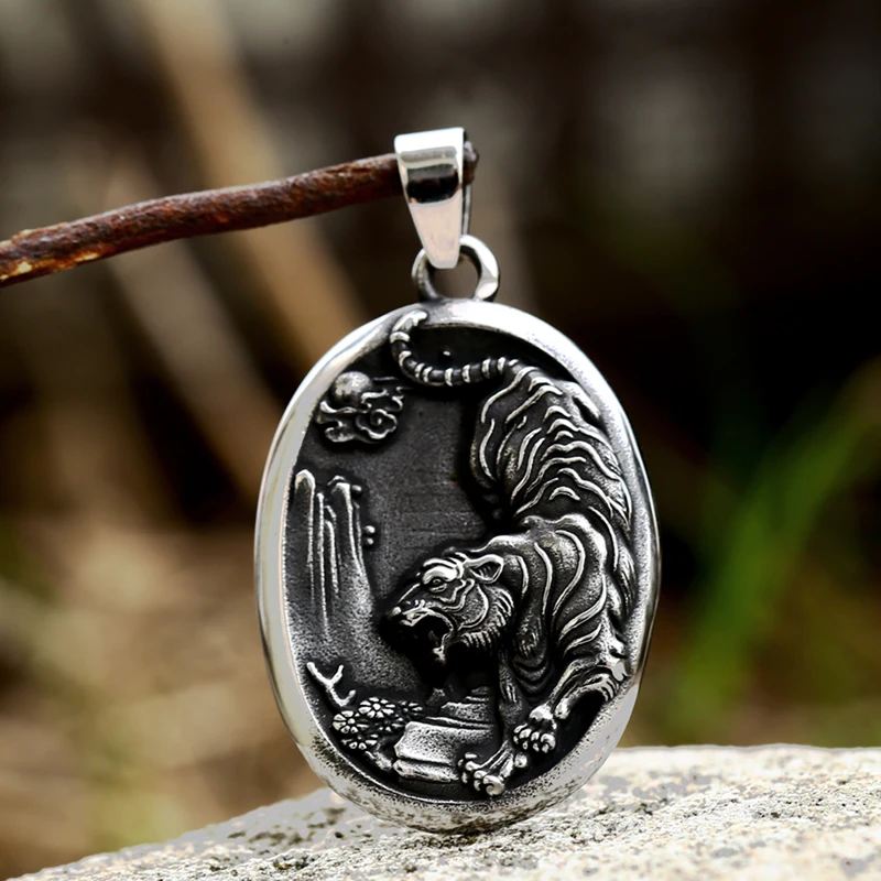 BEIER 2022 New Domineering Animal Tiger Necklace Pendant For Men Creative Design Round Jewelry Detailed High Polished Wholesale