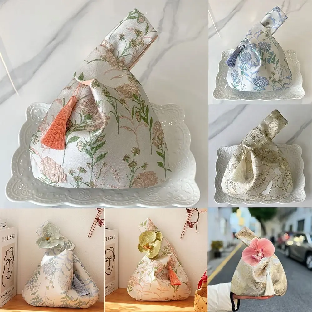 Bolsa con colgante de flor, bolsa de almuerzo con temperamento, bolsa de muñeca con nudo de borla, accesorios Cheongsam, nuevo bolso de estilo chino, bolsa para artículos pequeños