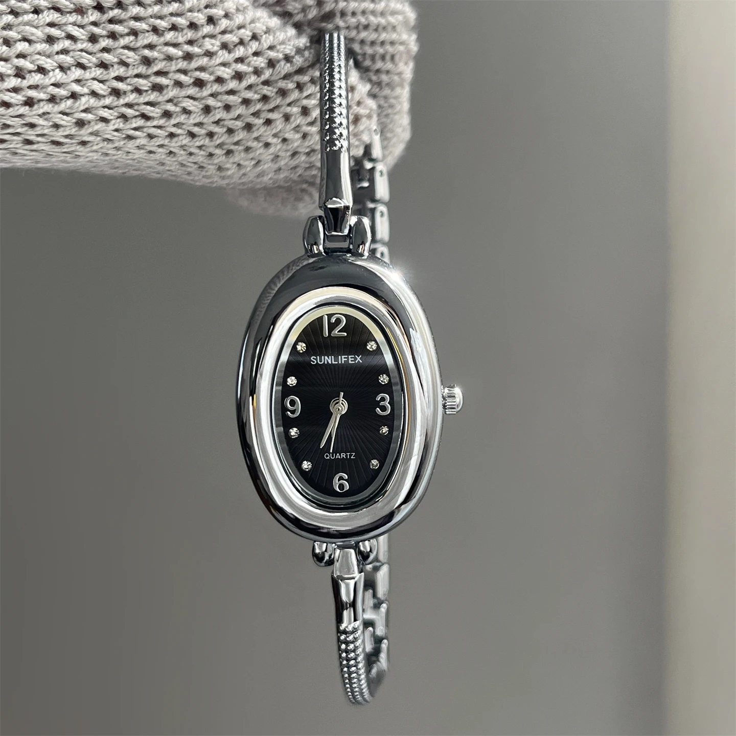 Bracelet watch for womenexquisite and fashionable personalized design, versatile chain, oval small dial, high-end selected watch