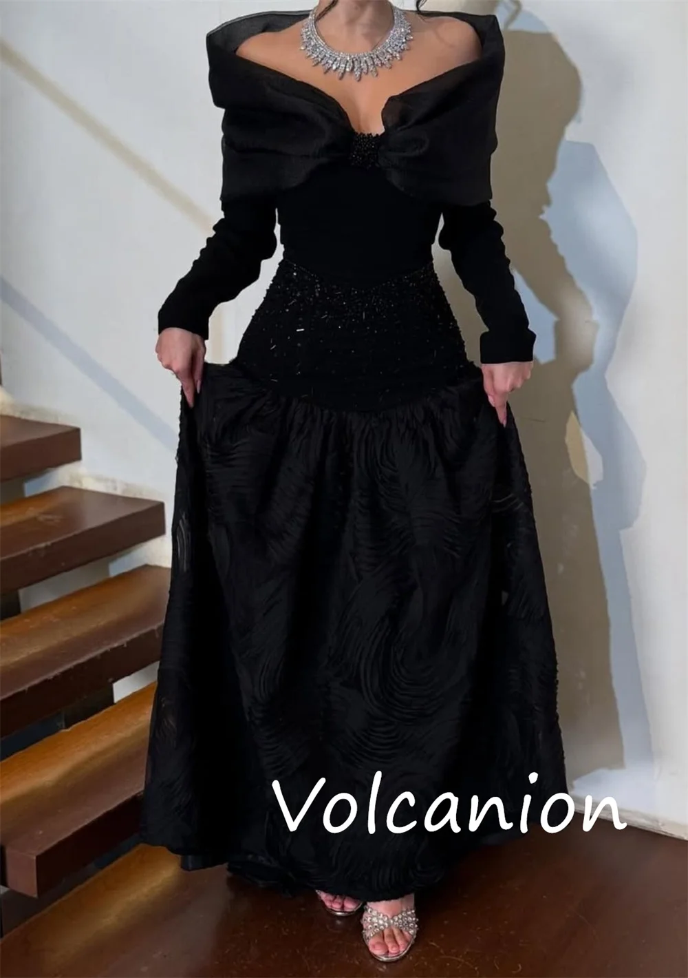 Op maat gemaakte eenvoudige bijpassende jersey lovertjesplooi A-lijn off-the-shoulder lange jurken op maat gemaakte gelegenheid