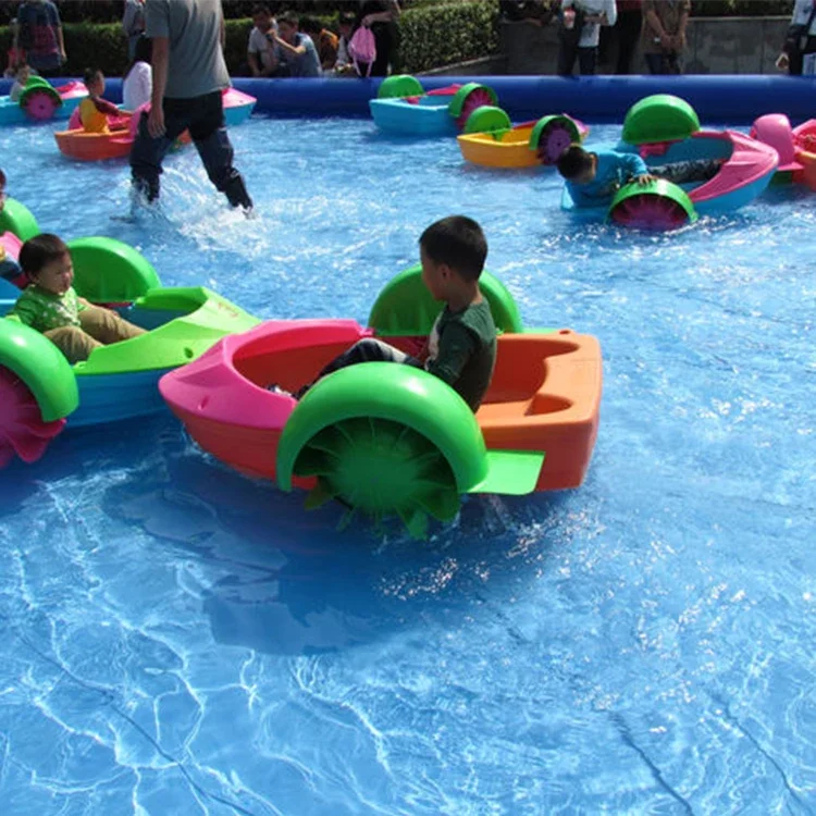 Parques e piscinas infláveis Manual de HDPE virgem de 4 tamanhos para família e crianças Barco de pedal com manivela manual de água
