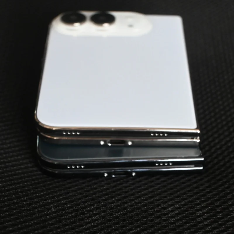 Makietę telefonu iPhone 18 DUO, składany model demonstracyjny, niefunkcjonalny model do ekspozycji, skala 1:1, sztuczny telefon, rekwizyty do ekspozycji w sklepie detalicznym. — zdjęcie produktu 3