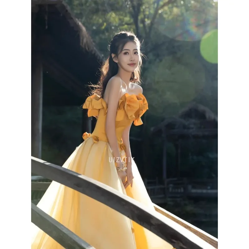 فساتين حفلات بدون حمالات على شكل زهرة ثلاثية الأبعاد باللون الأصفر للنساء على طراز الأميرة بدون أكمام مزينة بحفلة مأدبة فستان سهرة أنيق