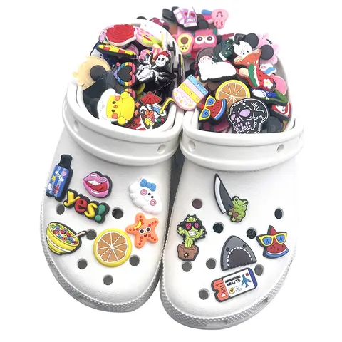 मिनिसो 30-200 पीस रैंडम मिक्स्ड शू चार्म्स, क्रॉक्स, रिस्टबैंड, स्लिपर के लिए पीवीसी शू एक्सेसरी, हॉलिडे पार्टी के लिए DIY एक्सेसरी गिफ्ट 6 best sales क्रॉक्स गिबिट्स - №3