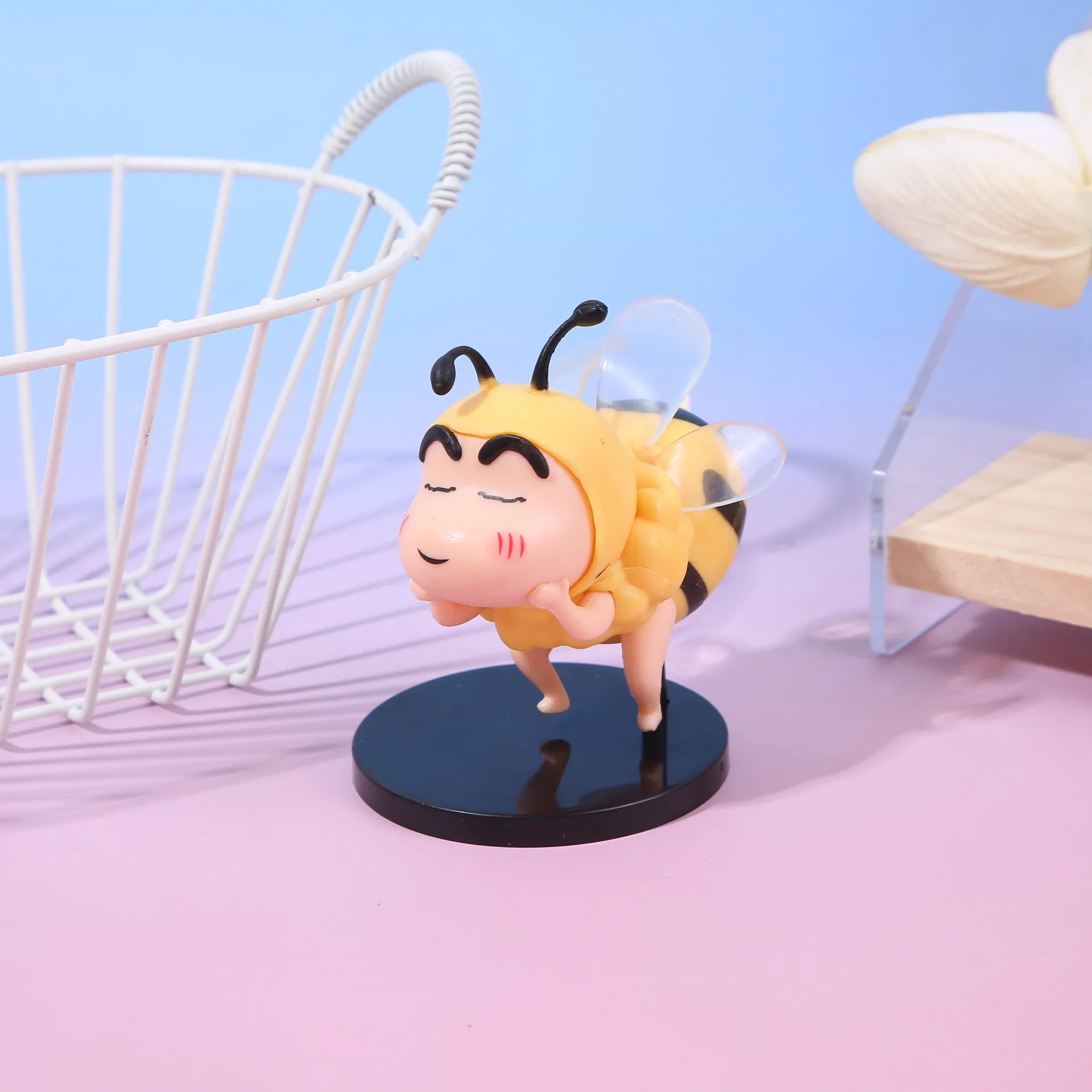 Bandai 6 szt./zestaw Figurki Akcji Anime Crayon Shin-Chan Seria COS Zwierzęta Figurki Dekoracja Samochodu Model Lalki Zabawki dla Dzieci Prezent dla Fanów