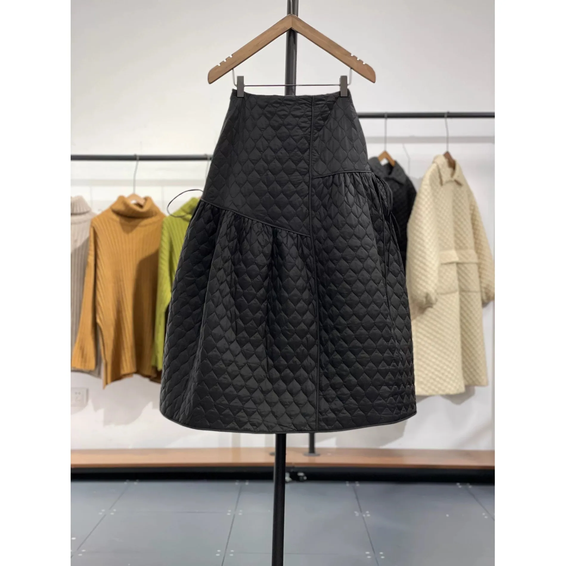 Lightweight down Cotton Half Skirt Women's Winter Design Elastic Waist Quilted A-Line Fluffy Umbrella Skirt Commute Style
