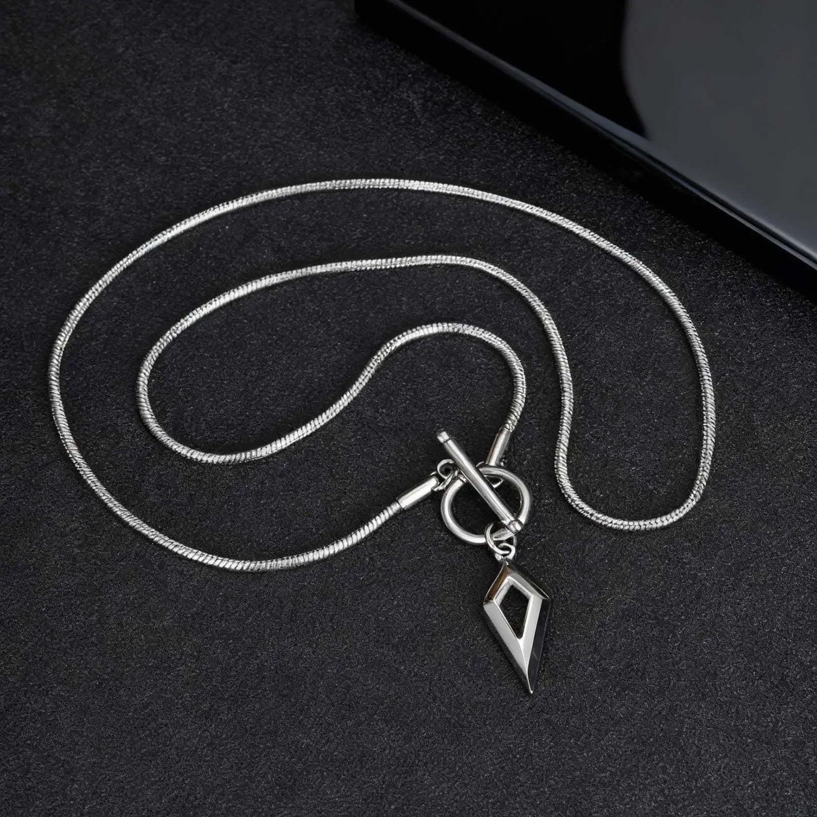 Trendige klassische Halskette mit vierzackigem Sternanhänger und OT-Verschluss für Herren, runde Schlangenkette aus Edelstahl, Punk-Schmuck – Detail 3