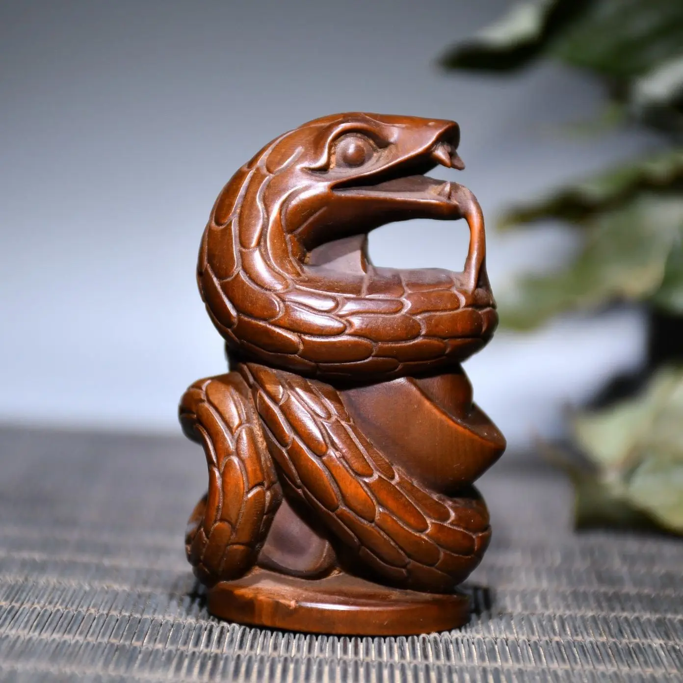 

Snake Statue Python Sculpture Zodiac Animal Table Decorations Tea Pet Wood Carving Crafts Decorative Figurine