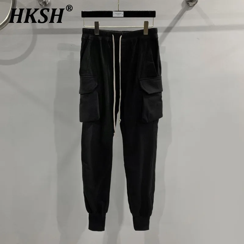 

HKSH Men'stide Dark Versatile Workwear Casual Pocket Decoration Slim Fit Long Pants Cotton Fashion RO Style Chic Trousers HK1386