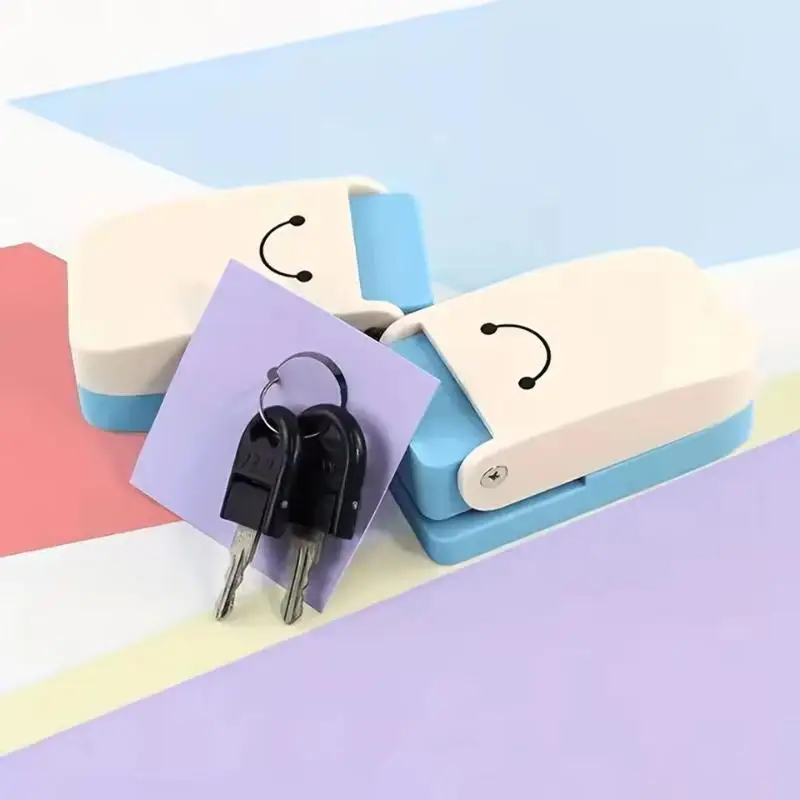 Creative Keychain Hole Puncher, Face Pattern Hole Puncher, Suitable For Handmade Scrapbooking And Embossing Crafts.