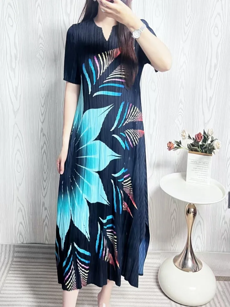 

Miyake Pleated Skirt for Women 2024 Summer New Fashion Printed High-end Casual Short-sleeved V Neck Pleated Mid-length Dress