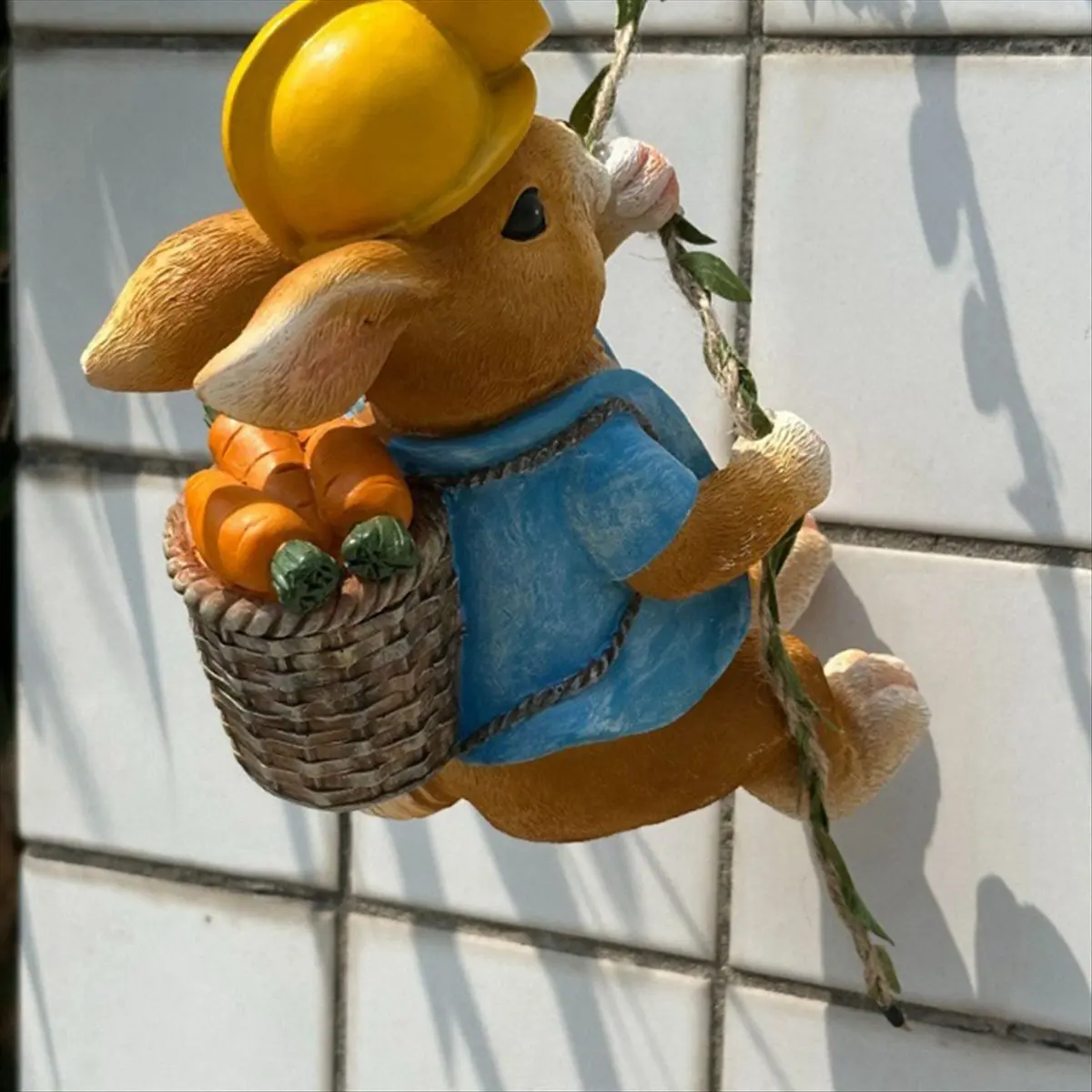 

Super Hot Sale Brand Resin Animal Decorations Solar Lights Garden Wall Hanging (Squirrel)